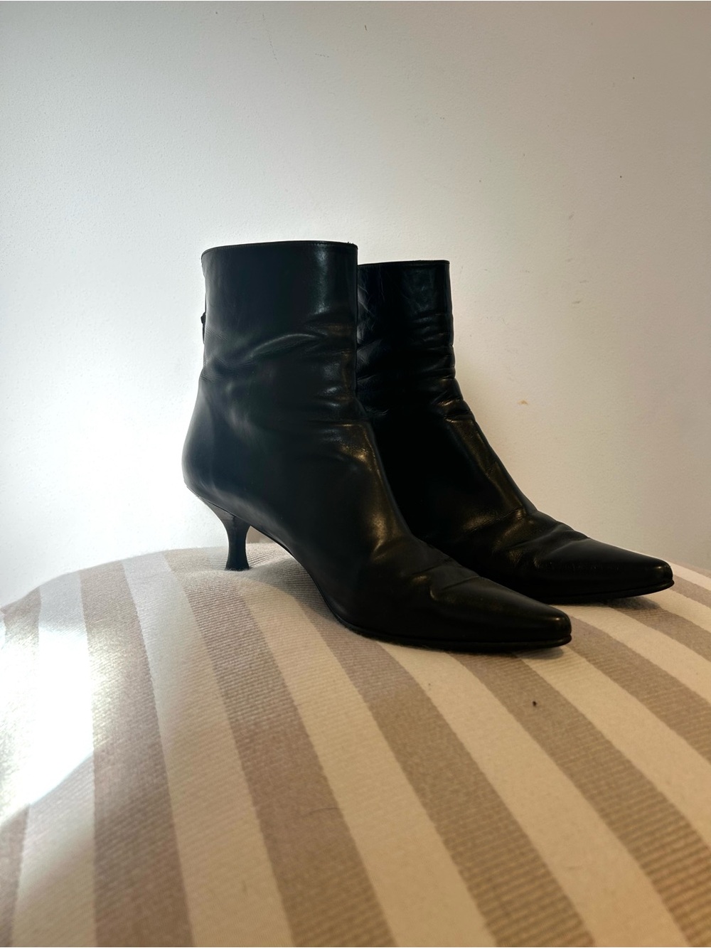 STUART WEITZMAN Y2K Kitten Heel Leather Boots
